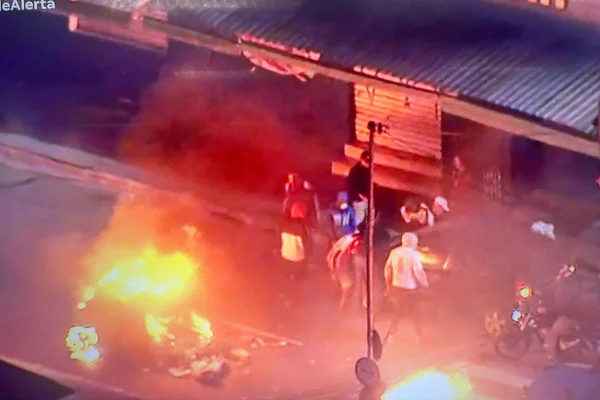 Protesto com fogo em Paraisópolis - Metrópoles
