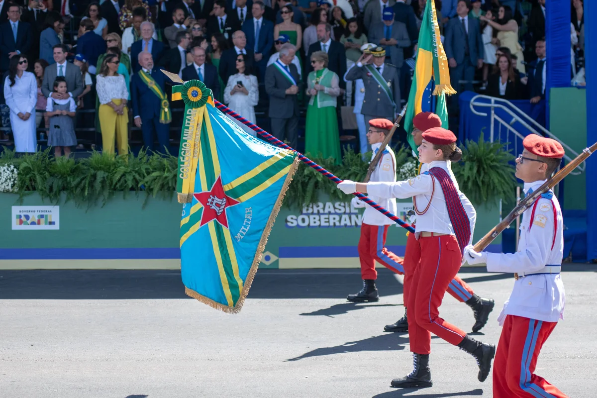 Ministros de Lula e autoridades vão ao desfile de 7 de Setembro - imagem 31 Ministros de Lula e autoridades vão ao desfile de 7 de Setembro - imagem 31