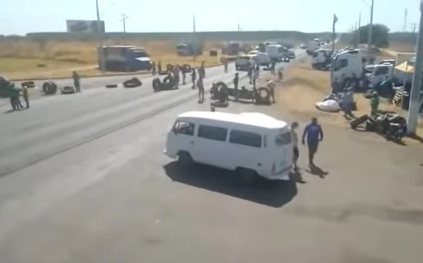 Caminhoneiros parados: transportadoras temem “graves consequências” para abastecimento