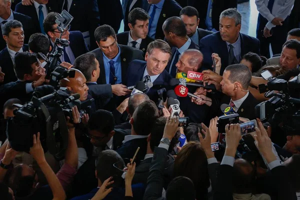 Bolsonaro afirma que vai manter acordo com Paraguai sobre Itaipu