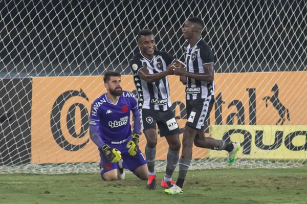 Babi marca para o Botafogo
