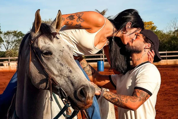 Foto colorida de Ana Castela e Zé Felipe - Metrópoles
