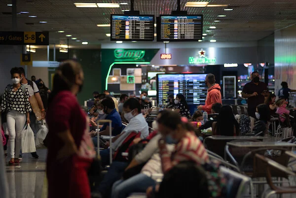Passageiros no Aeroporto Internacional Manaus (AM) Eduardo Gomes, em meio à pandemia de Covid-19