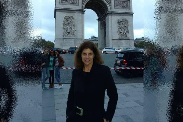 Bancada pelo Senado, diretora foi a NY, Europa e fez curso com coach