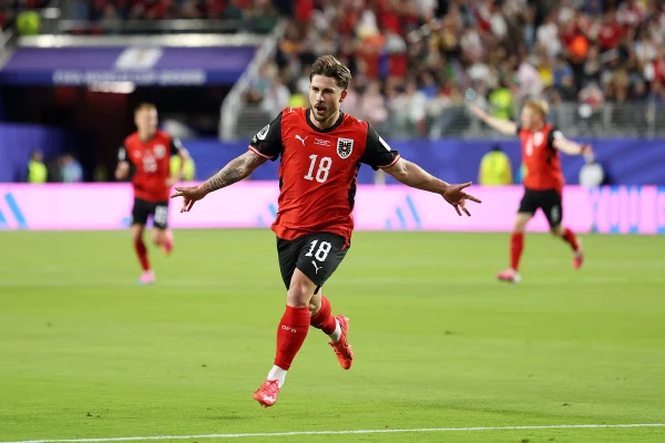VAR, gol contra e pênalti: Áustria vence Jordânia por 3 x 1 na Copa - destaque galeria