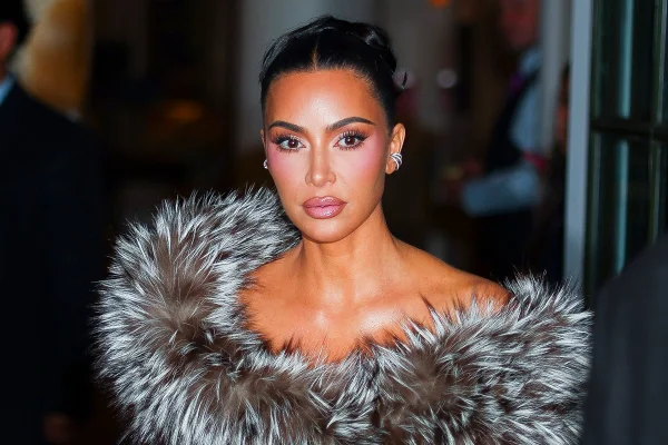 Remessa da marca de Kim Kardashian é apreendida com 90 kg de cocaína