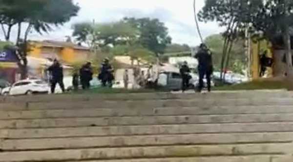 PM usa balas de borracha e prende sem-teto após invasão da Administração de Brazlândia