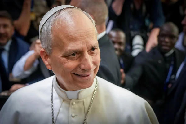 Imagem colorida de Papa Leão XIV - Metrópoles