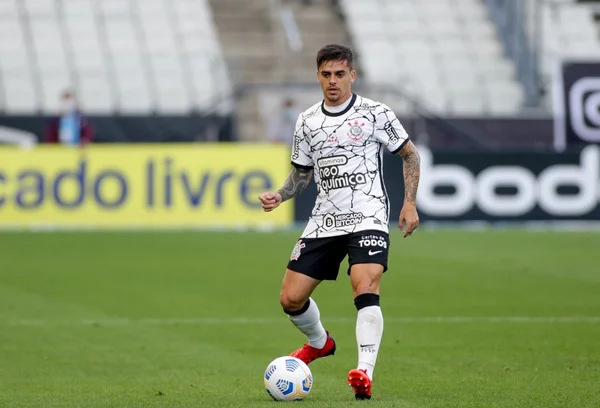 Fagner não treina e deve desfalcar o Corinthians na Libertadores