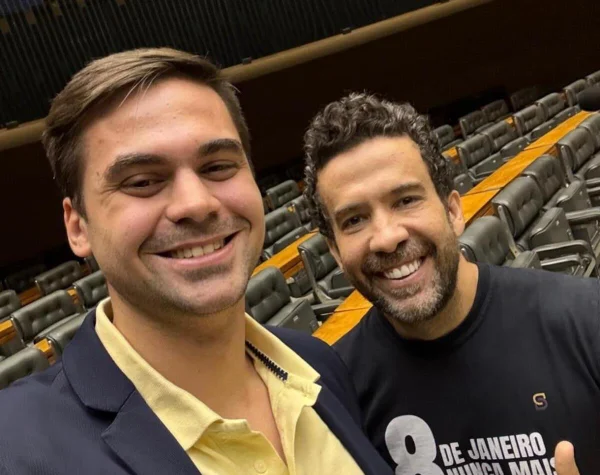 Jovem que provocou Nikolas Ferreira virou assessor de André Janones