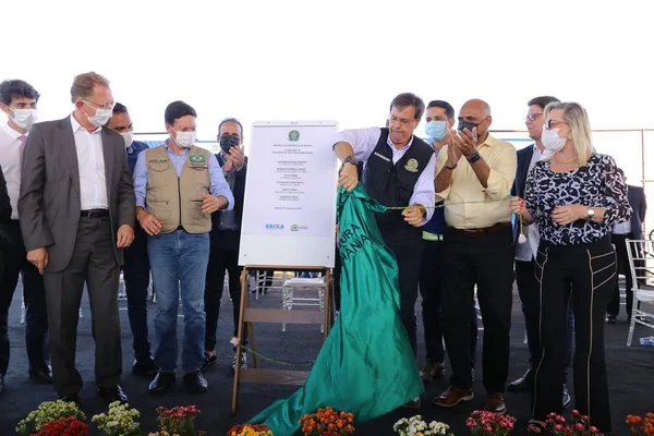 Gilson Machado, João Roma, Mario Frias e André Porciúncula inauguram praça inacabada em Goiânia