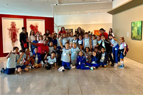 Alunos de Samambaia visitam a mostra Constelações Contemporâneas