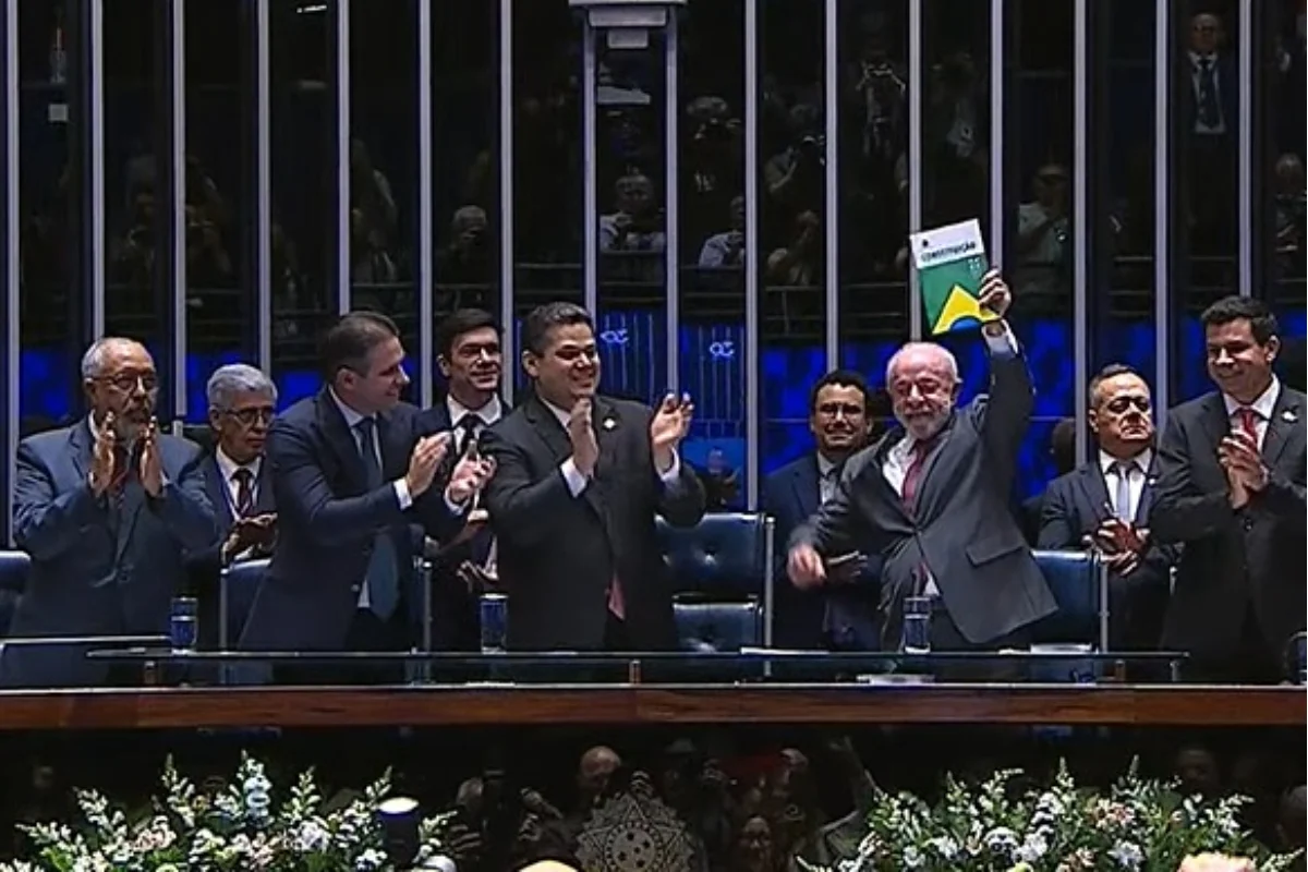Alcolumbre celebra promulgação da PEC da 6x1: "Cumpri a minha palavra"