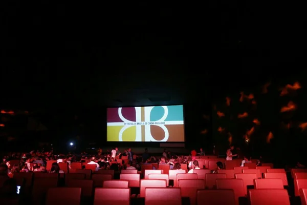 Protesto na tela e reações marcam 2ª noite do Festival de Brasília