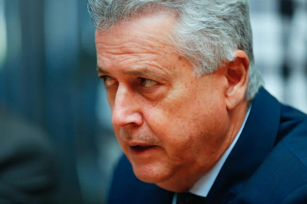 Rodrigo Rollemberg pode aumentar ICMS de bebidas e cigarro