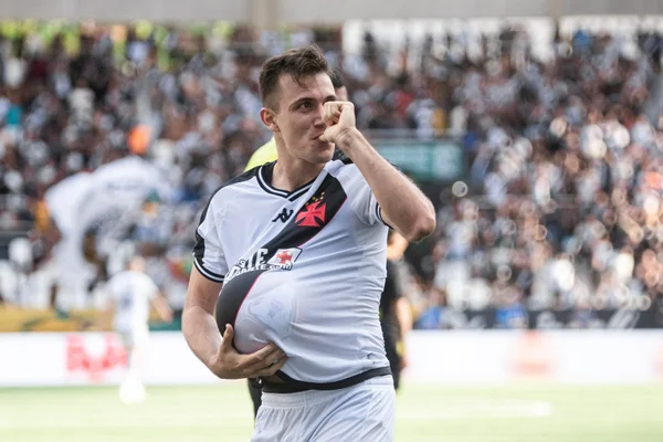 Vasco derrota Botafogo por 4 x 2 e salta no Campeonato Carioca