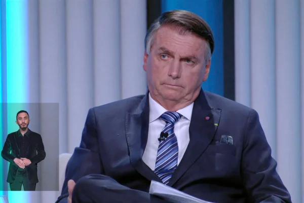 Bolsonaro durante debate presidenciaveis eleicoes 2022 TV globo candidatos
