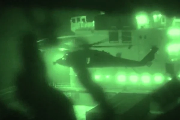 Exército dos EUA divulga vídeo de militares sequestrando navio do Irã