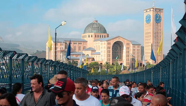 Centro de apoio evangélico ajuda católicos durante romaria à Aparecida