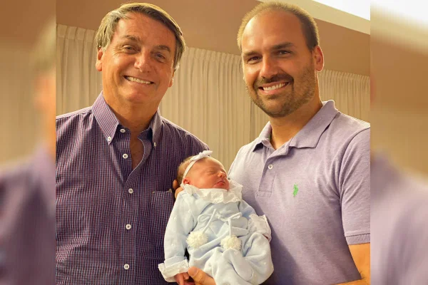 Bolsonaro faz visita a Eduardo e conhece a terceira neta