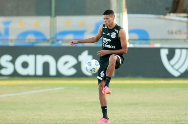 Ex-vizinha e ex-namorada denunciam jogador do Corinthians por ameaça