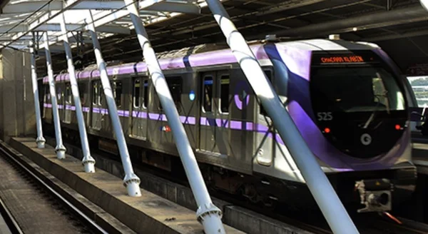 Trem da linha 5-lilás, na Estação Santo Amaro, na zona sul de São Paulo