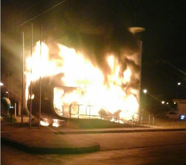 Posto comunitário da PM é incendiado em Samambaia Sul