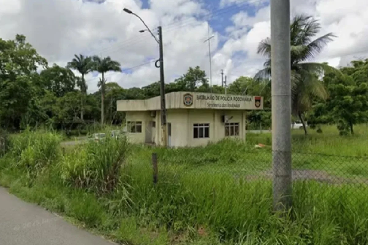 Imagem colorida de posto policial