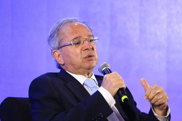 Paulo Guedes em evento do CBIC