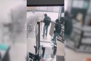 2-2232 Tiros e pânico em supermercado: veja ação de ladrões de carro-forte