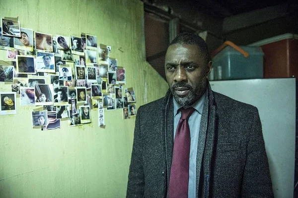 Idris Elba diz que série Luther vai ganhar filme: “Dá para ser mais ousado”