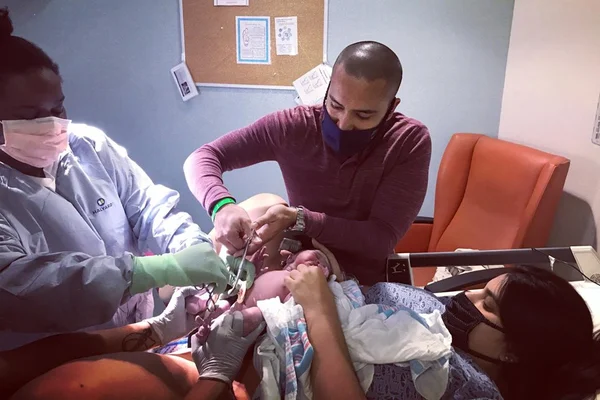 Parto de filha de casal de brasilienses