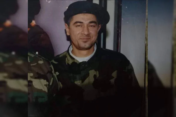 Imagem colorida mostra ex-comandante do Hezbollah - Metrópoles