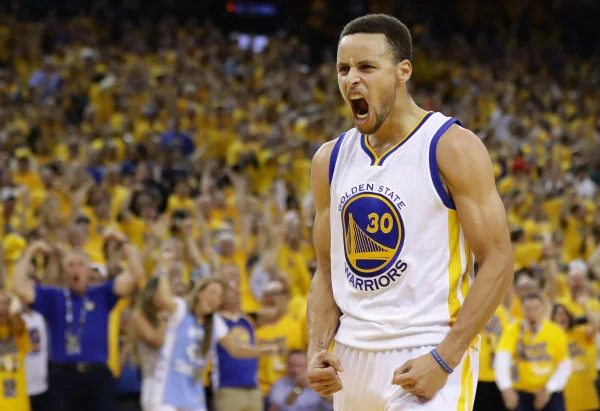 Curry dá show e comanda virada dos Warriors sobre os Clippers na NBA
