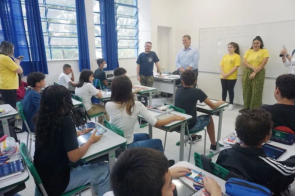 Tarcísio quer passar zeladoria de 500 escolas para iniciativa privada
