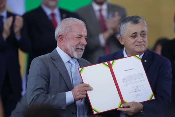 Com Motta e Alcolumbre, Guimarães toma posse na articulação do governo