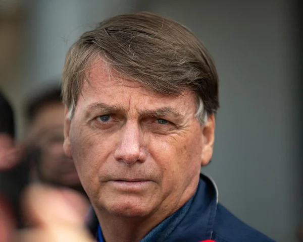 Presidente Jair Bolsonaro faz revisão em sua moto na concessionária Freedom do sia, na manhã desse sábado (30/1).