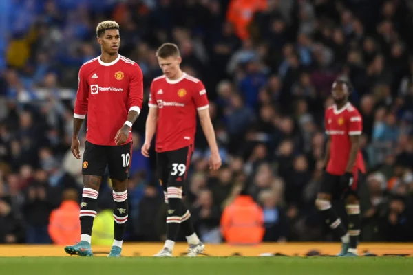 Elenco do Manchester United após derrota contra o City
