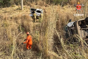 Carro caiu em ribanceira
