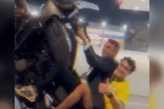 Nikolas divulga vídeo de IA com Flávio bebendo, atirando e soltando míssil - imagem 4 Nikolas divulga vídeo de IA com Flávio bebendo, atirando e soltando míssil - imagem 4