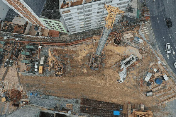 Imagem colorida das obras da Estação 14-Bis Saracura no Bixiga - Metrópoles