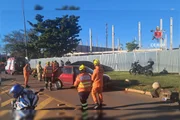 O Corpo de Bombeiros Militar do Distrito Federal (CBMDF) foi acionado às 7h29 para atender a ocorrência e foram enviadas três viaturas para o local