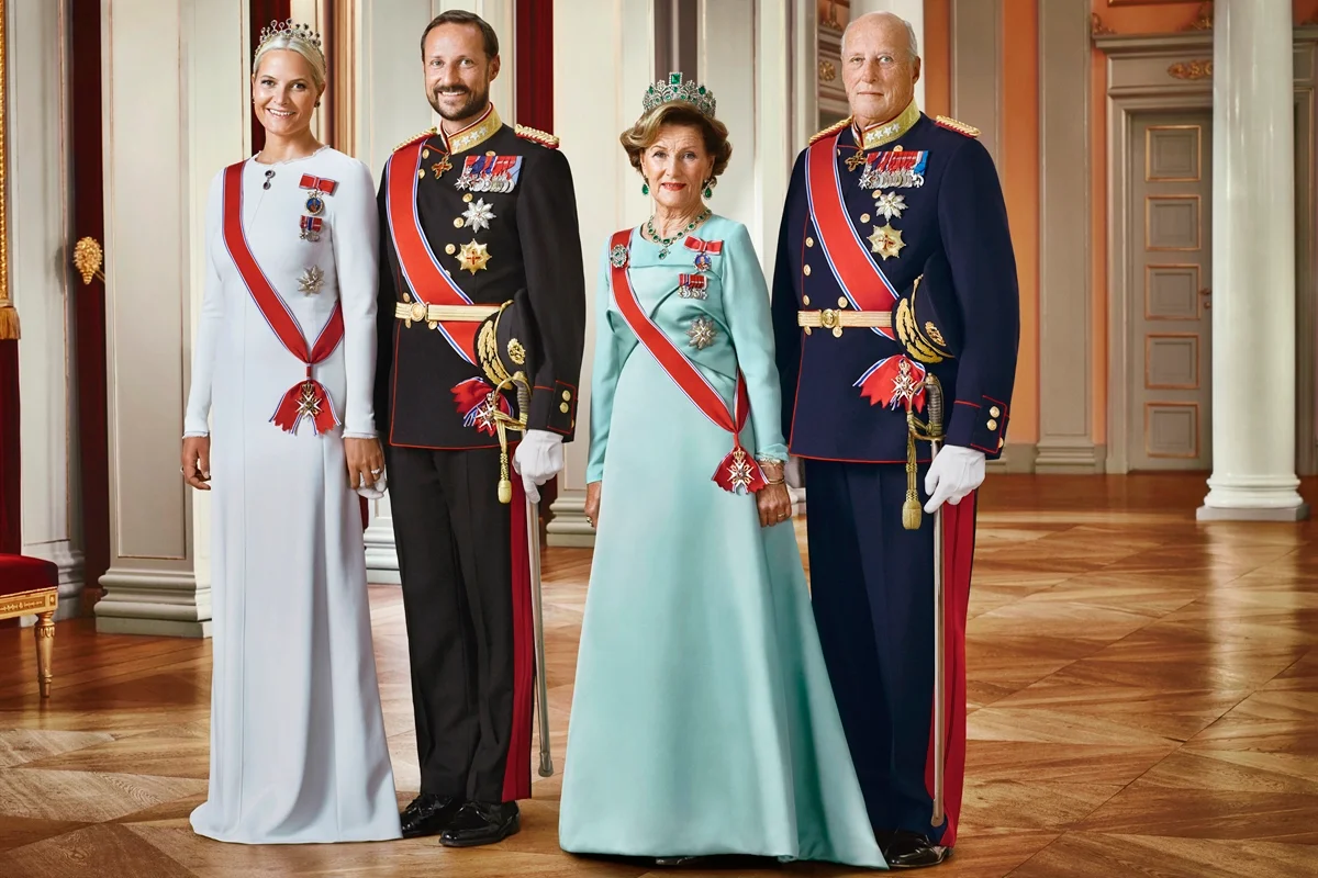 Mette-Marit, Haakon, Sonja e Harald V Mette-Marit, Haakon, Sonja e Harald V
