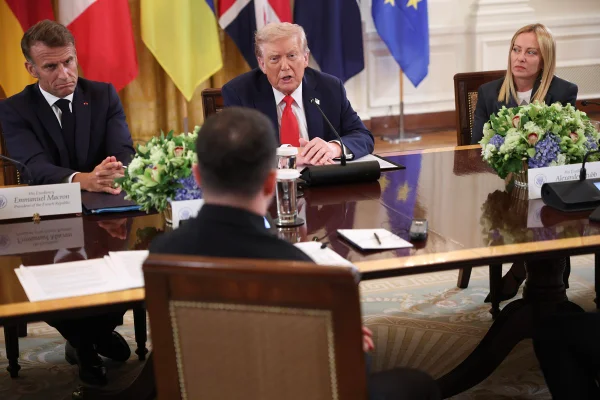 Trump defende partilha da Ucrânia em reunião com Zelensky e europeus