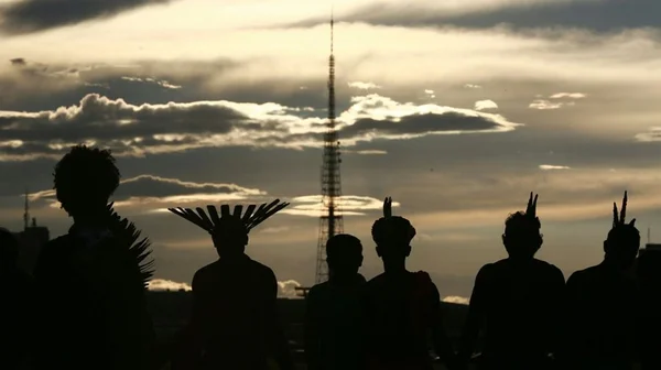 Indígenas voltam a protestar na Esplanada por demarcação de terras