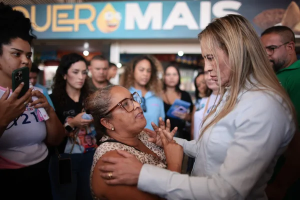 Celina Leão em visita ao Gama