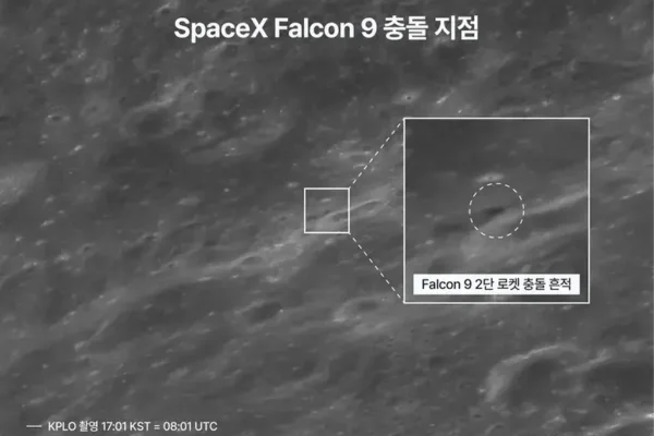 Imagem de lua após colisão de foguete