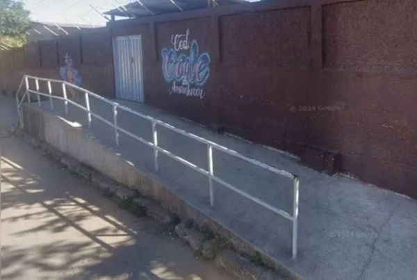 Juiz defere medidas protetivas a professor agredido por impedir uso de celular