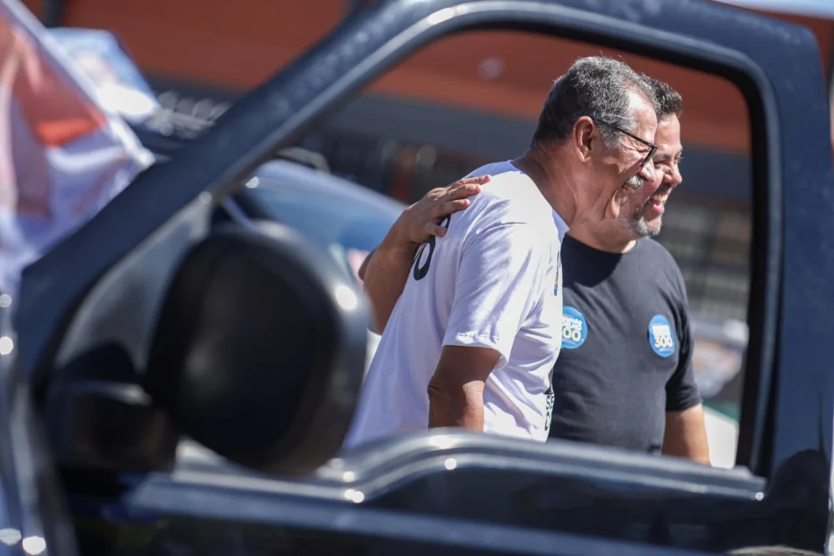 Carreata do candidato ao senador Sebastião Coelho e do candidato ao governo Kiko Caputo no Núcleo Bandeirante
Carreata do candidato ao senador Sebastião Coelho e do candidato ao governo Kiko Caputo no Núcleo Bandeirante