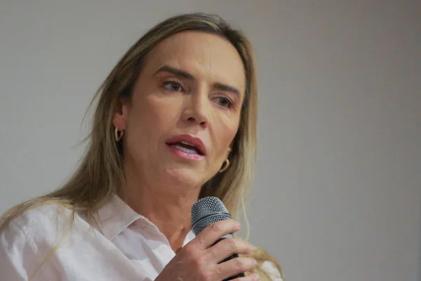 Celina promete novos viadutos e diz que transformará Jóquei Clube em cidade - destaque galeria